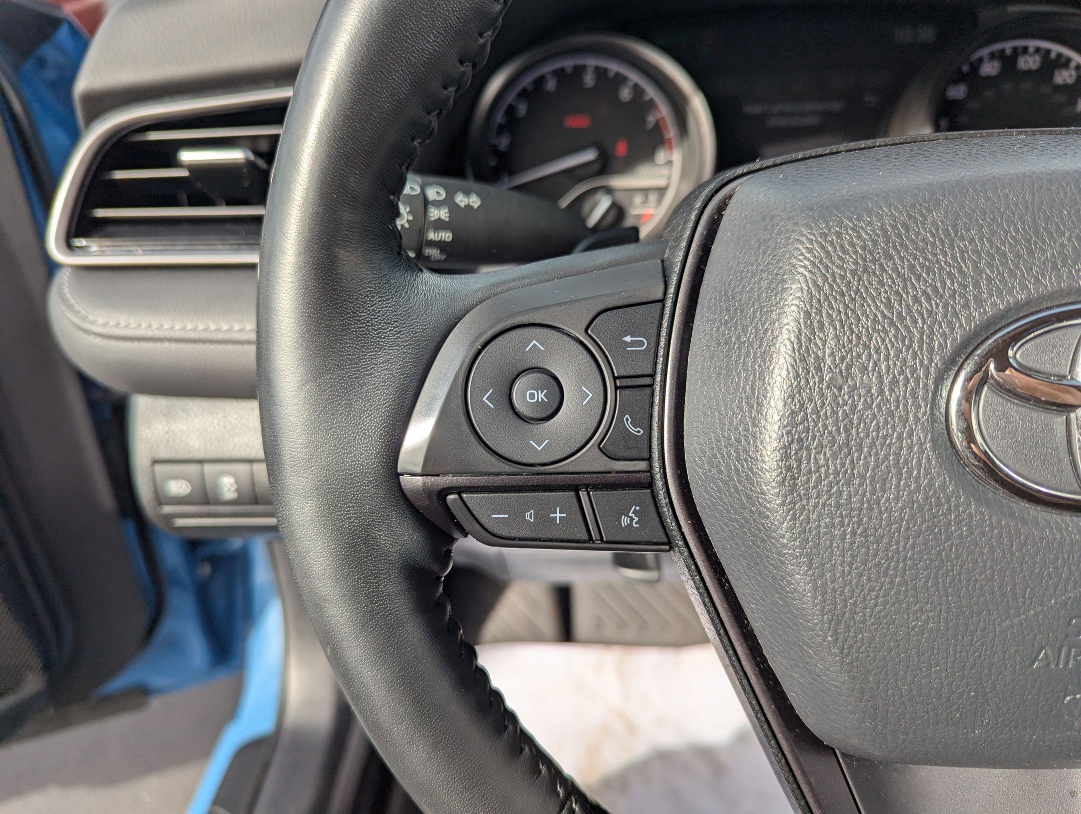 Used 2023 Toyota Camry SE image 11