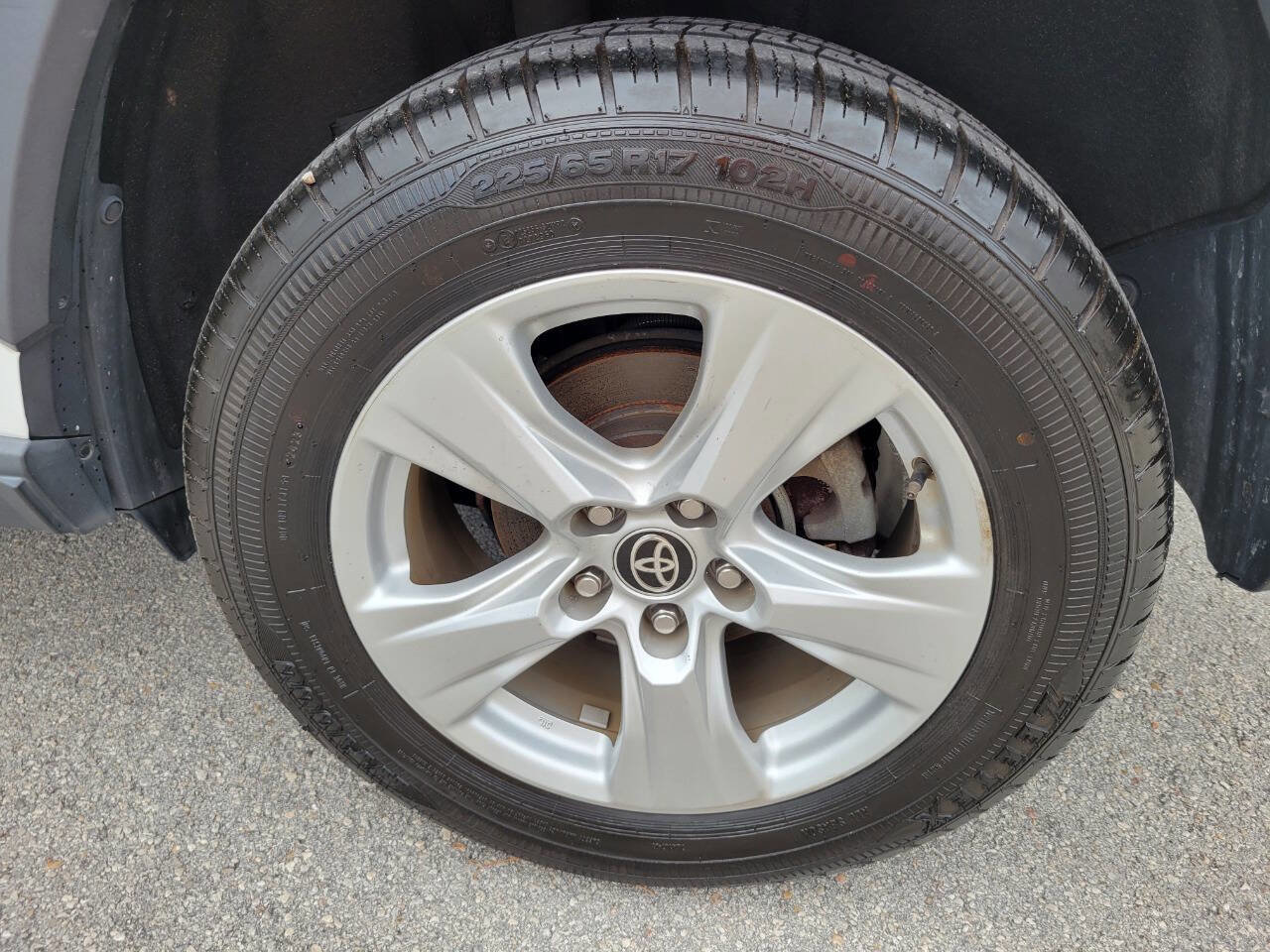 Used 2021 Toyota RAV4 XLE FWD image 17