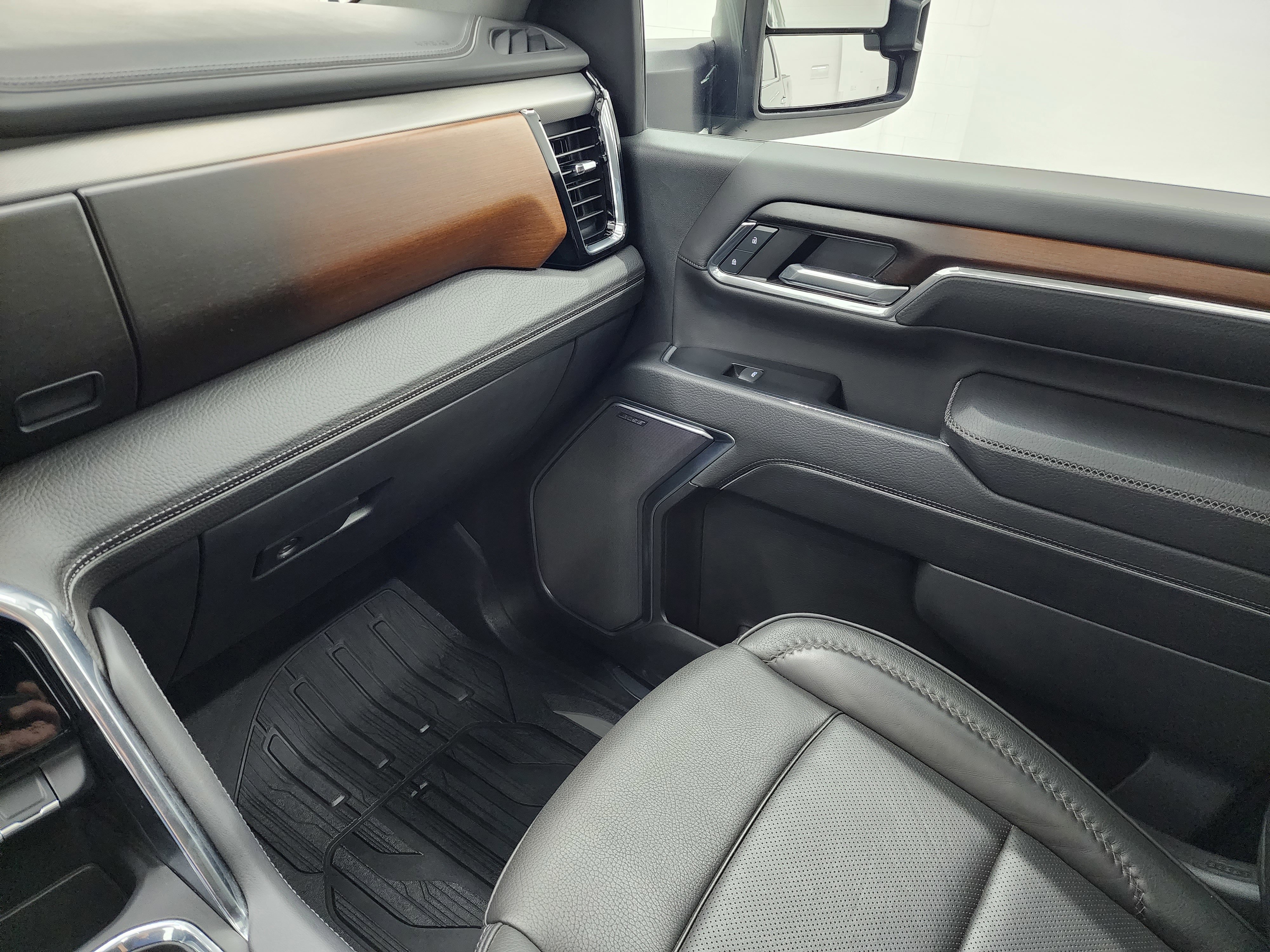 Used 2024 GMC Sierra 2500 Denali w/ Denali Reserve Package image 12