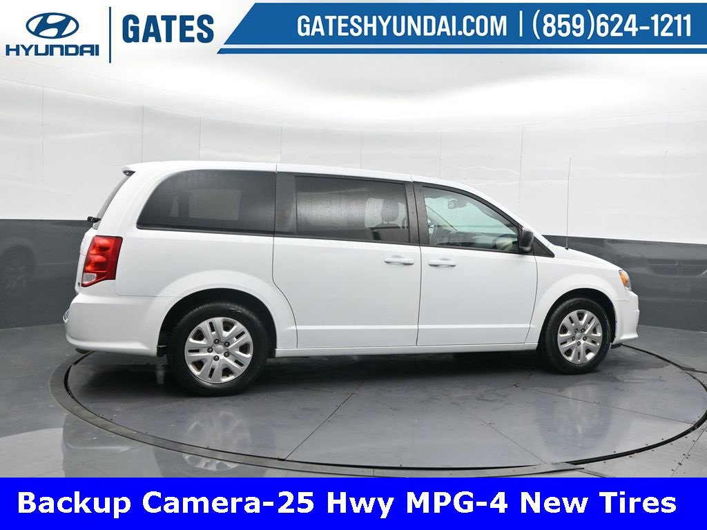 Used 2018 Dodge Grand Caravan SE w/ UConnect Hands-Free Group image 3