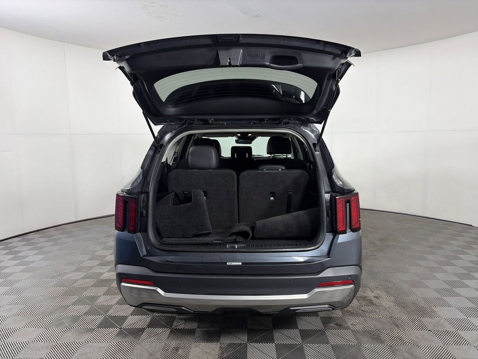 Certified 2024 Kia Sorento S image 18