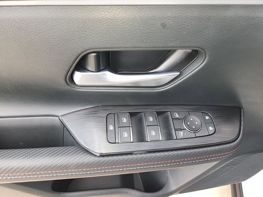 Certified 2025 Nissan Kicks SR image 29