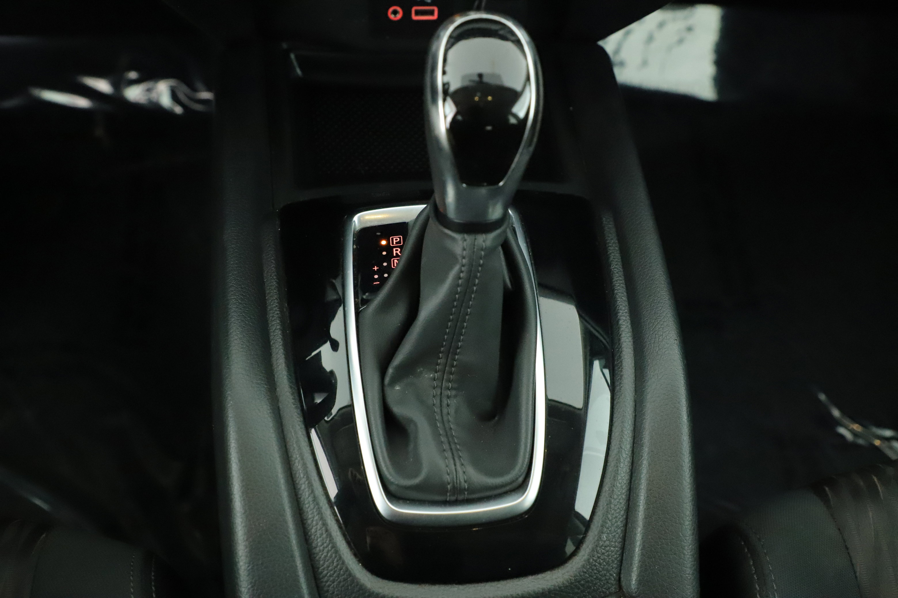 Used 2018 Nissan Rogue SV image 16