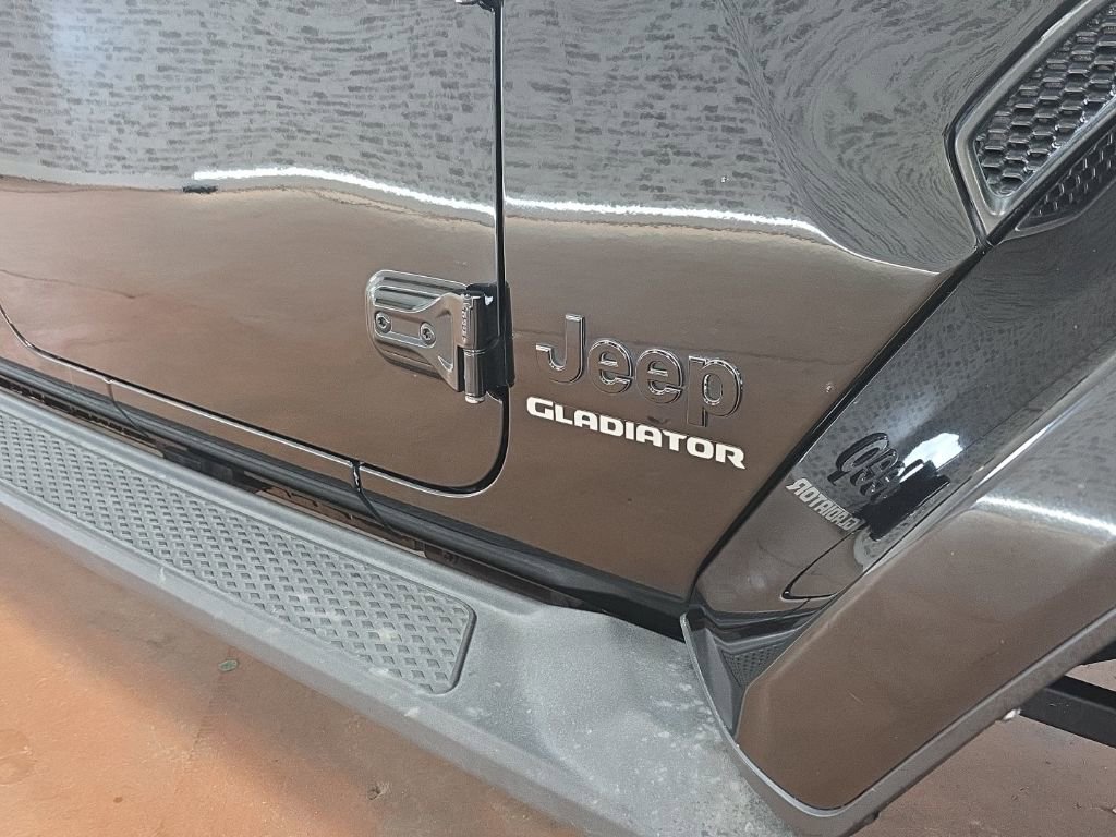 Used 2021 Jeep Gladiator Overland AWD/4WD image 11