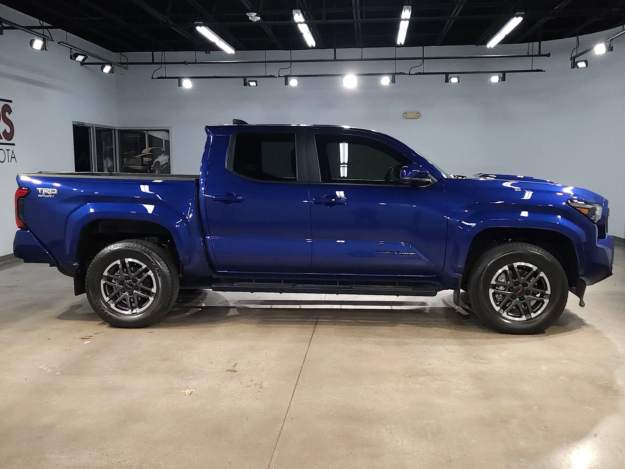 Used 2024 Toyota Tacoma TRD Sport image 8