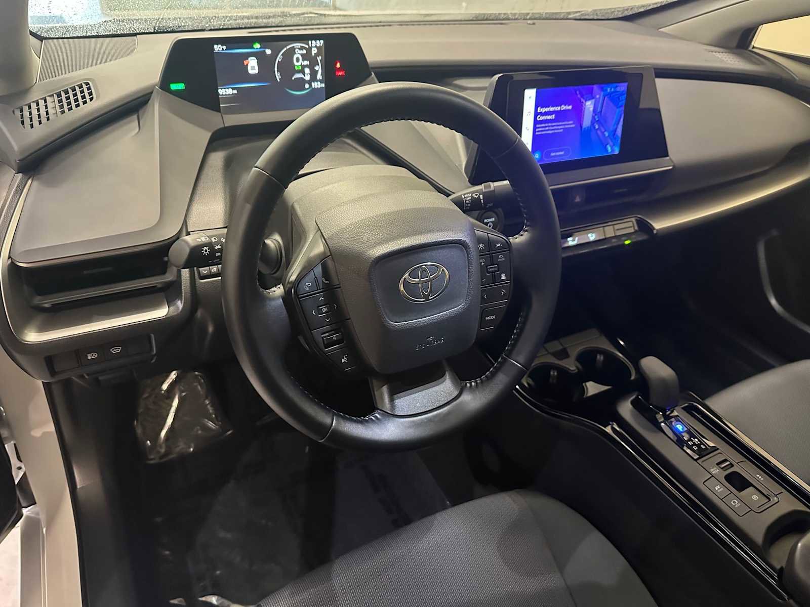 Used 2024 Toyota Prius LE image 2