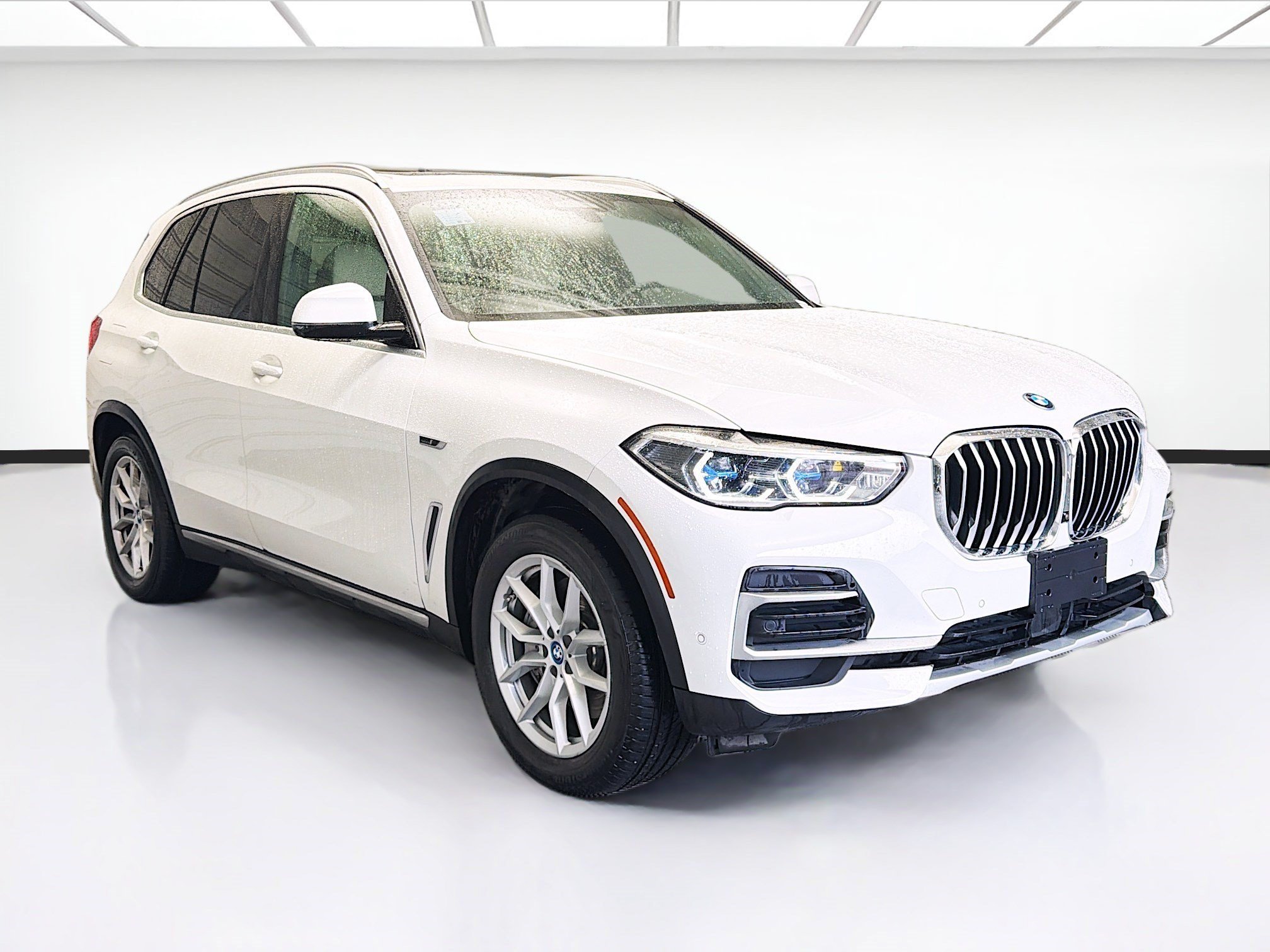 Used 2022 BMW X5 xDrive45e w/ Executive Package AWD/4WD image 3
