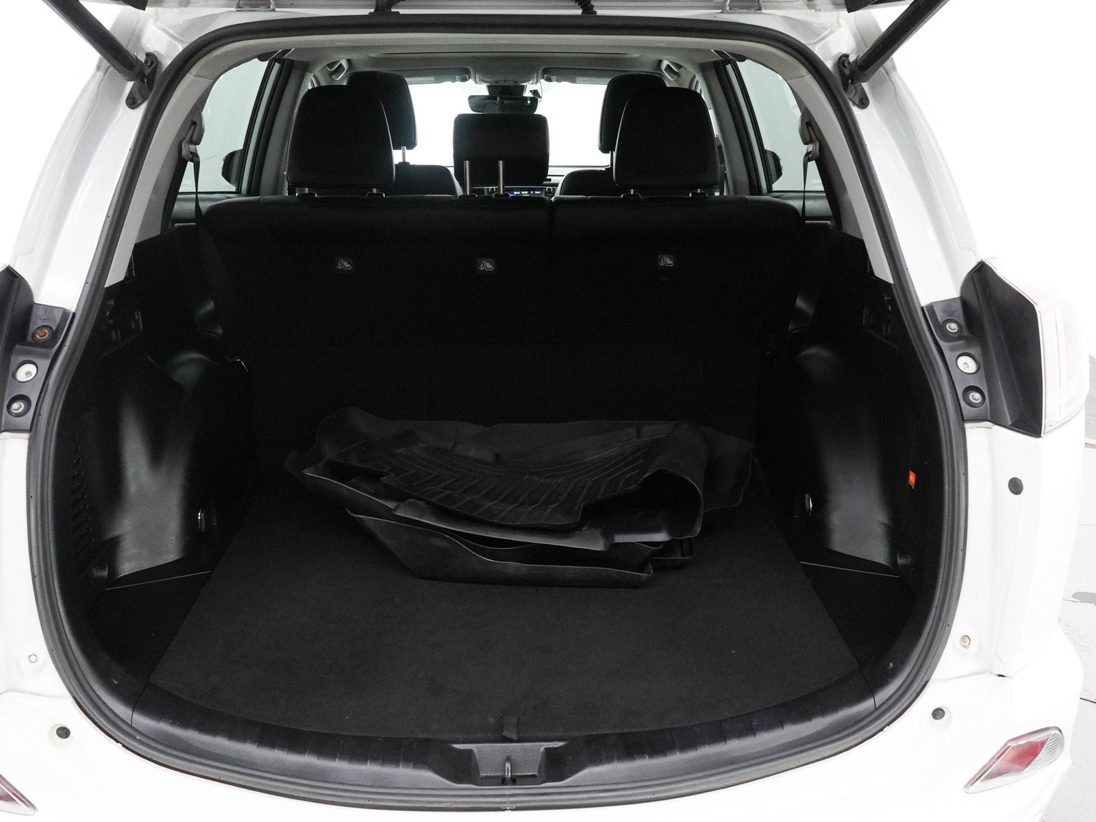 Used 2018 Toyota RAV4 Platinum AWD/4WD image 18