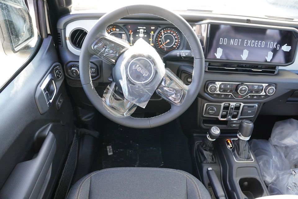 New 2025 Jeep Gladiator Sport AWD/4WD image 12