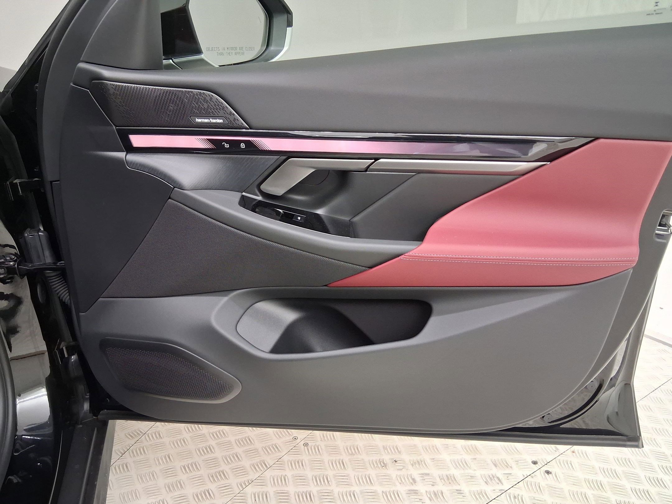 New 2026 BMW i5 eDrive40 w/ Convenience Package RWD image 29