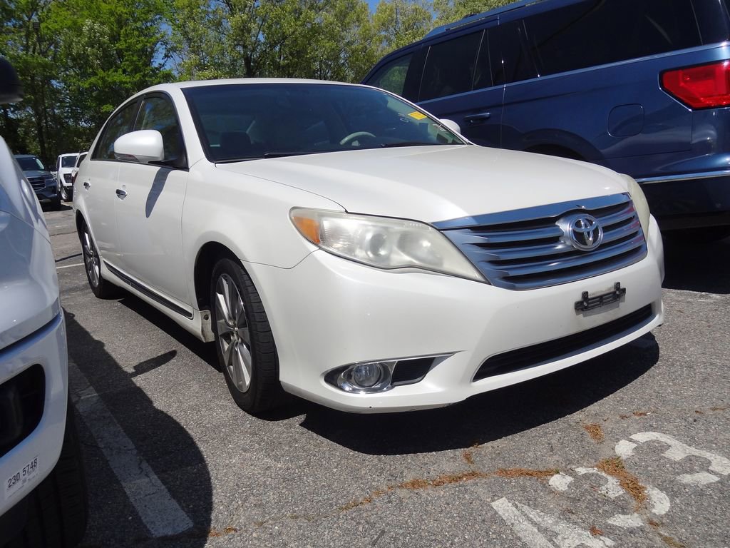Used 2011 Toyota Avalon Limited image 1