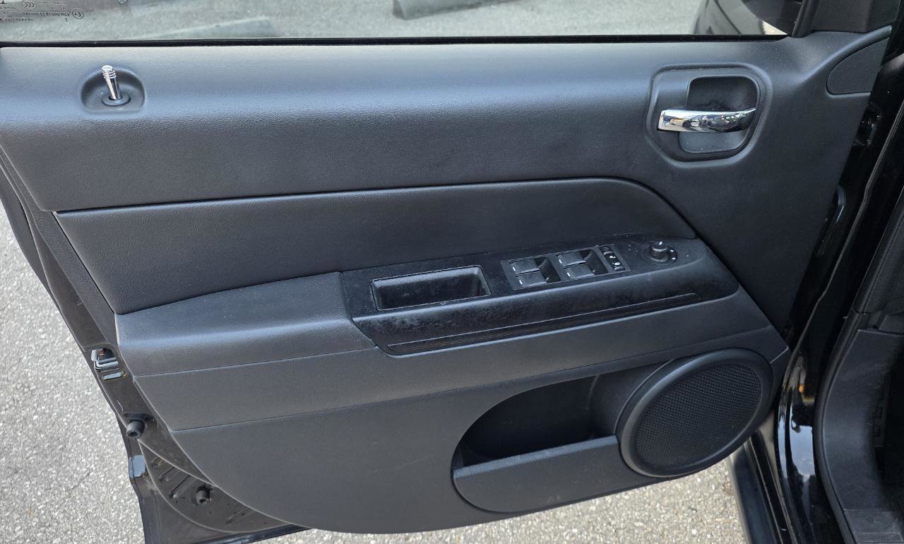 Used 2016 Jeep Compass 75th Anniversary w/ Power Value Group image 9