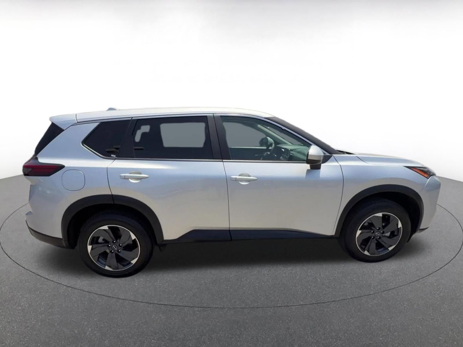 Used 2025 Nissan Rogue SV FWD image 16