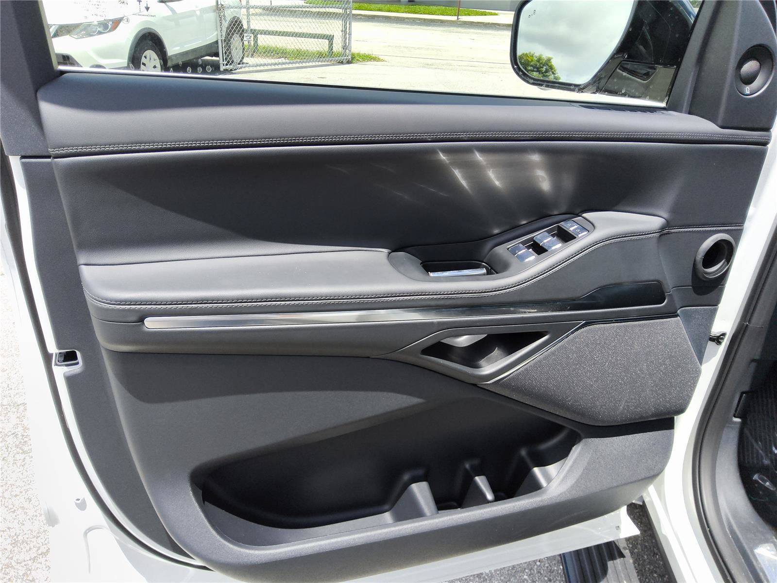 New 2027 Lincoln Navigator Reserve AWD/4WD image 12