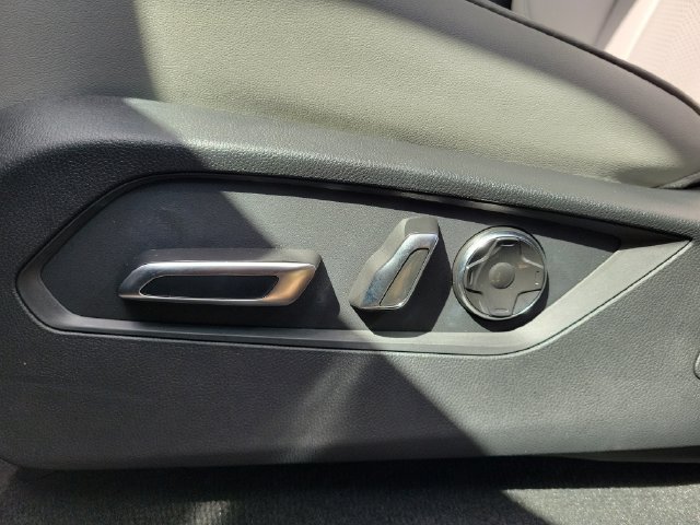 Used 2025 Acura MDX w/ Technology Package FWD image 14