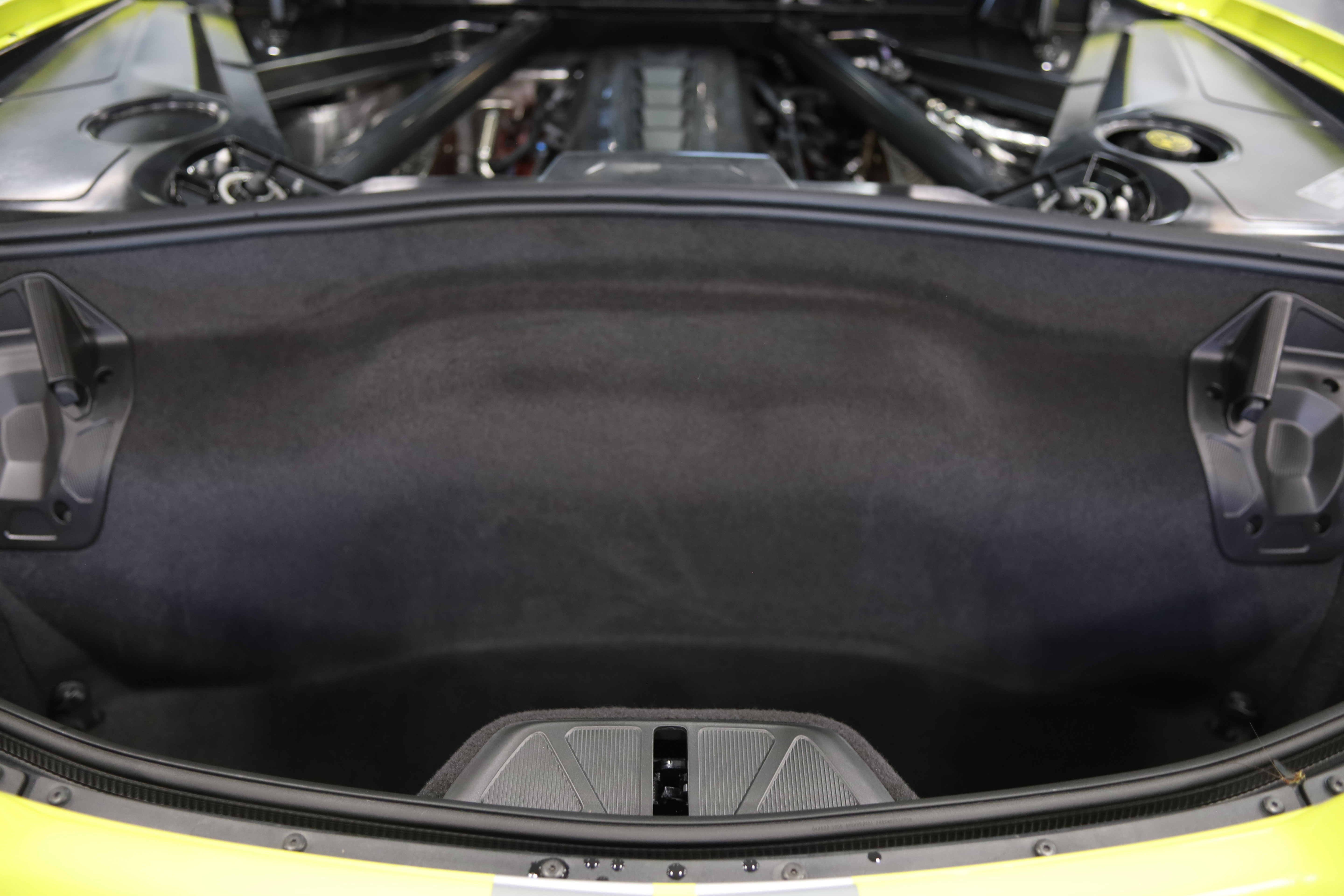 Used 2022 Chevrolet Corvette Stingray Coupe w/ Z51 Performance Package RWD image 7