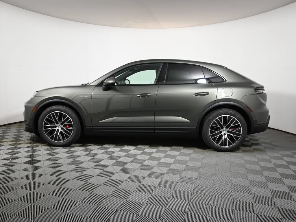 Used 2025 Porsche Macan 4S Electric AWD/4WD image 2