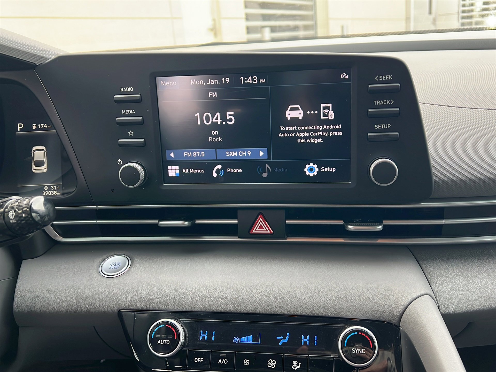 Used 2023 Hyundai Elantra SEL image 13