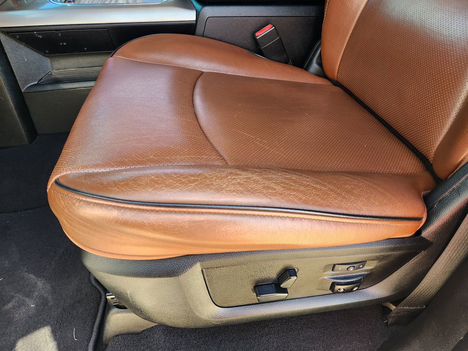 Used 2018 RAM 3500 Laramie Longhorn image 25