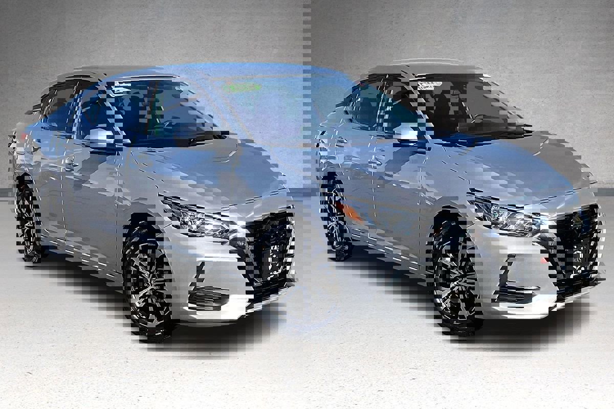 Used 2023 Nissan Sentra SV image 2