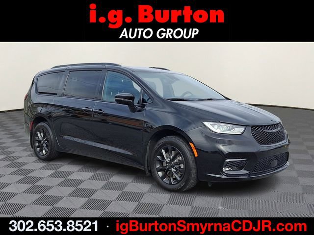 Used 2021 Chrysler Pacifica Limited w/ S Appearance Package image 1