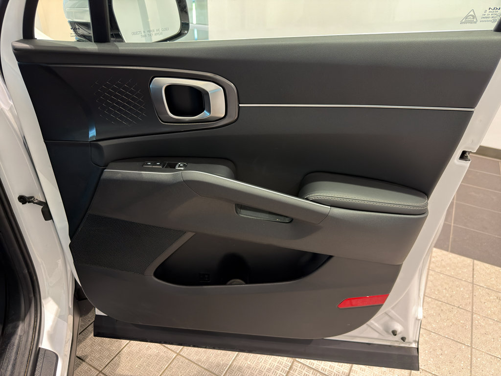 Used 2025 Kia Sorento S w/ Panoramic Sunroof Package FWD image 24