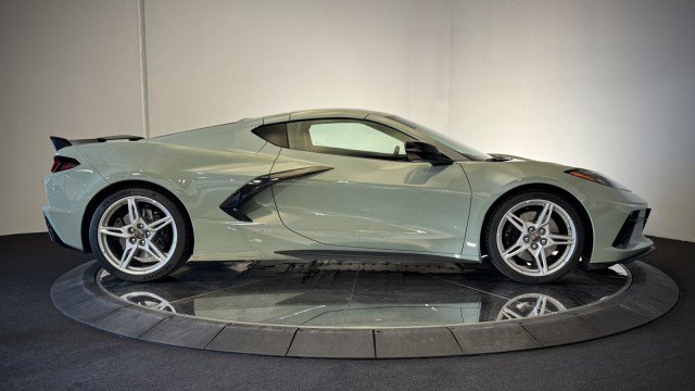 Used 2024 Chevrolet Corvette Stingray Premium Cpe w/ Z51 Performance Package RWD image 25