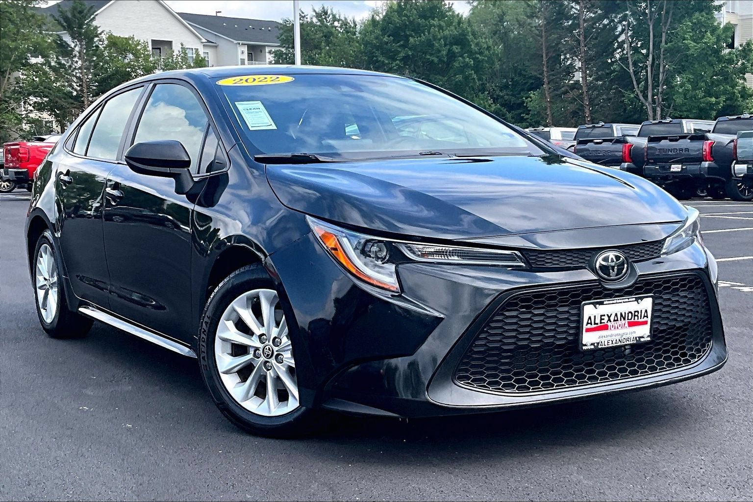 Used 2022 Toyota Corolla LE FWD image 2