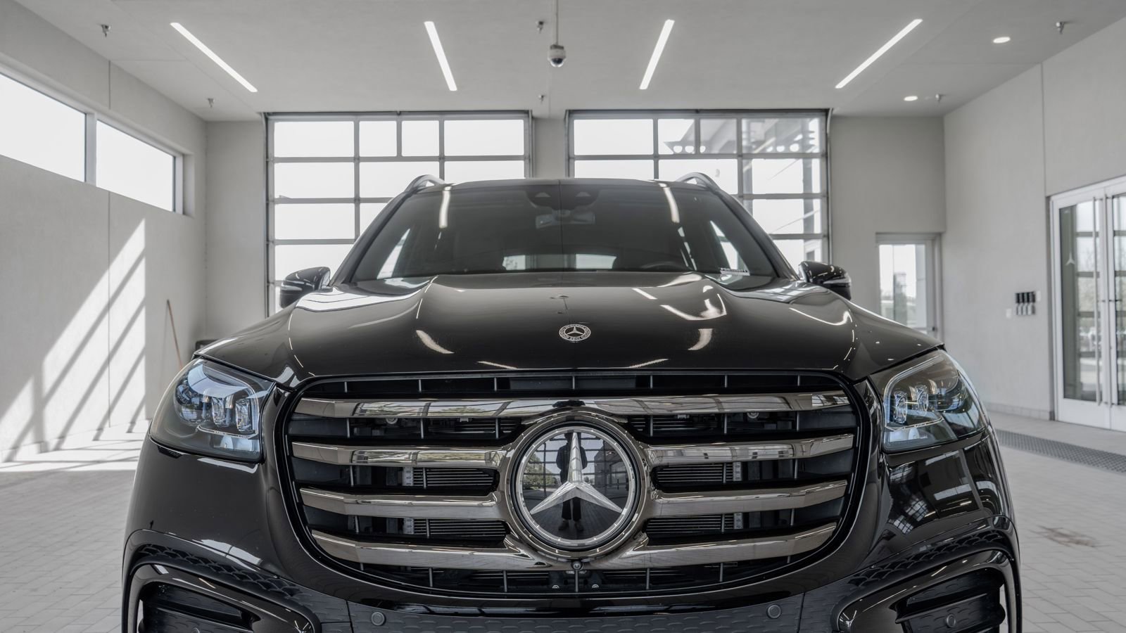 Used 2025 Mercedes-Benz GLS 450 4MATIC w/ AMG Line Exterior image 23