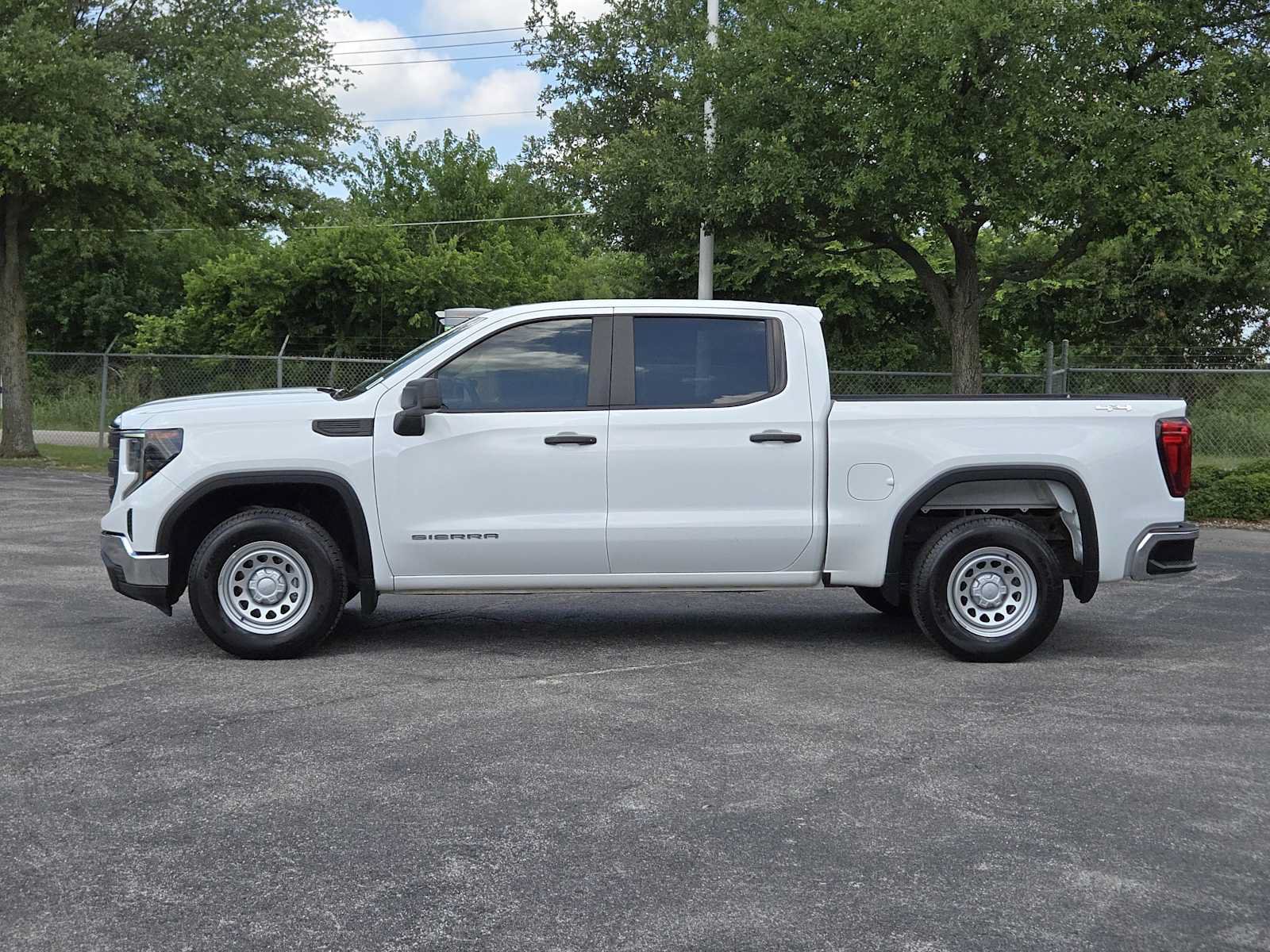 Used 2023 GMC Sierra 1500 Pro w/ Pro Value Package AWD/4WD image 4