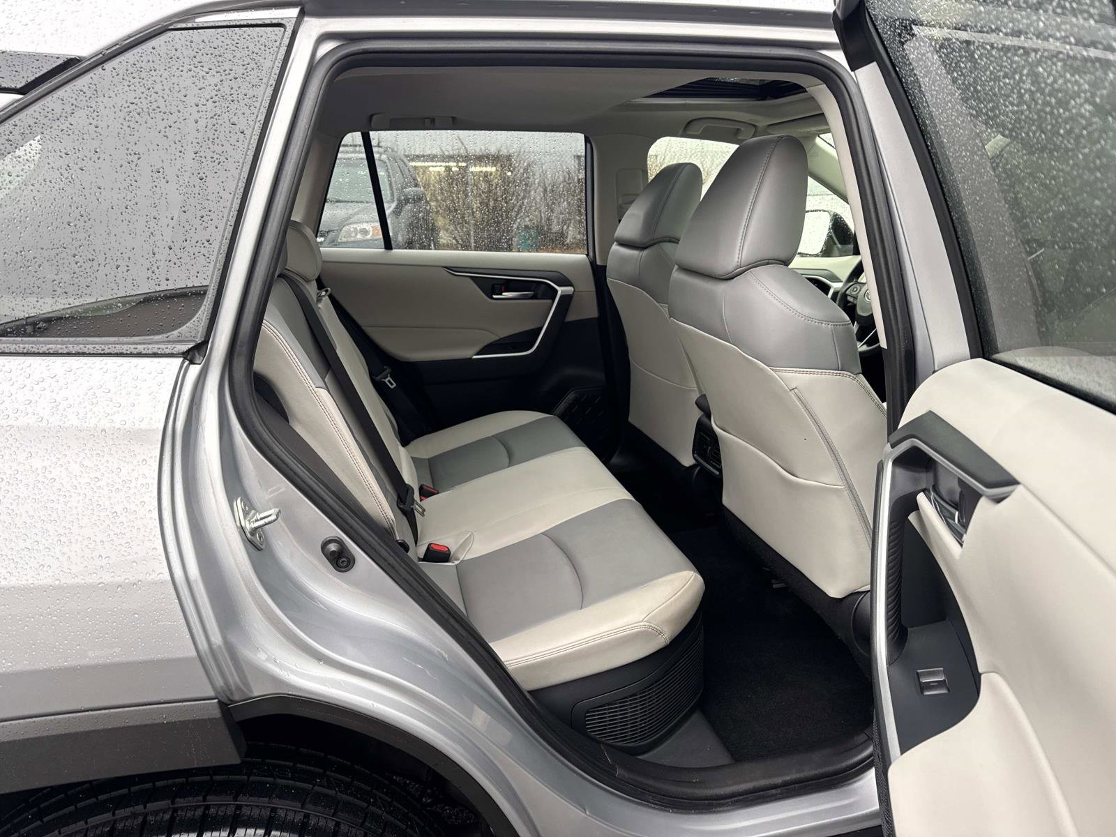 Used 2023 Toyota RAV4 XLE Premium image 16