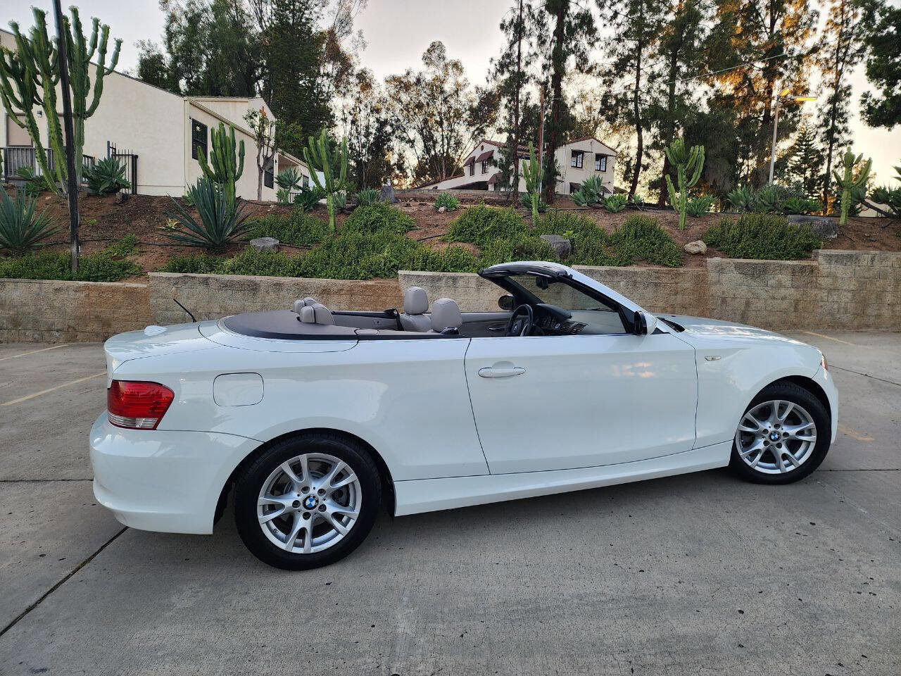 Used 2008 BMW 128i Convertible image 21
