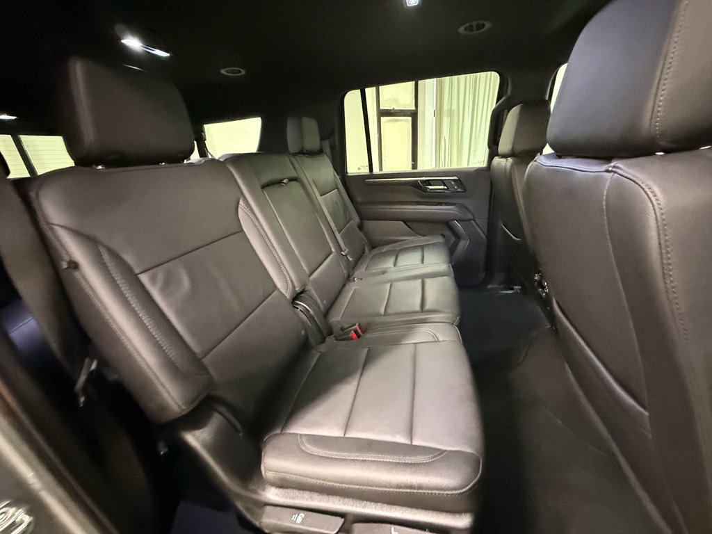 Used 2025 Chevrolet Suburban Z71 AWD/4WD image 23