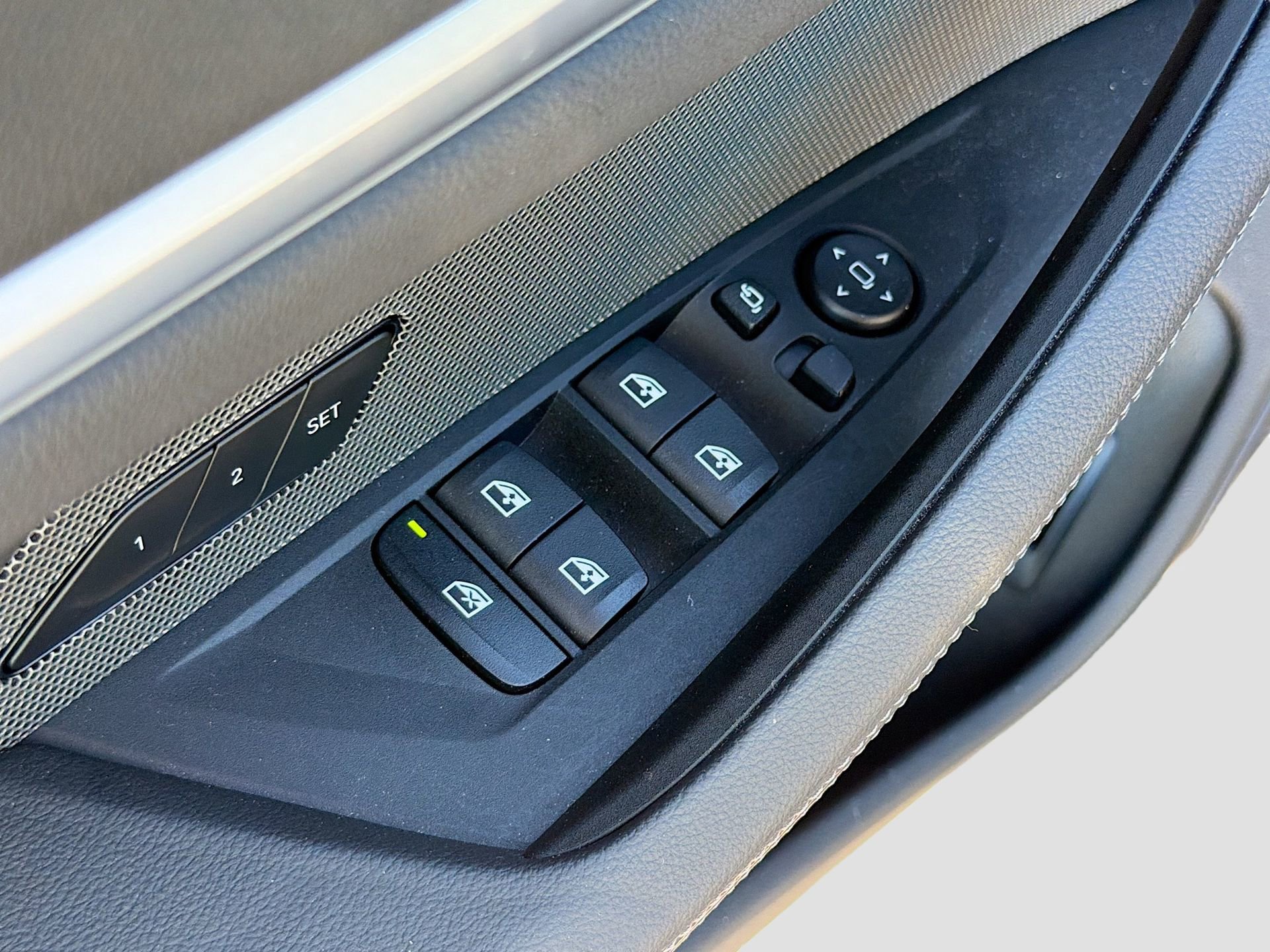 Used 2025 BMW i4 eDrive40 w/ Premium Package image 24