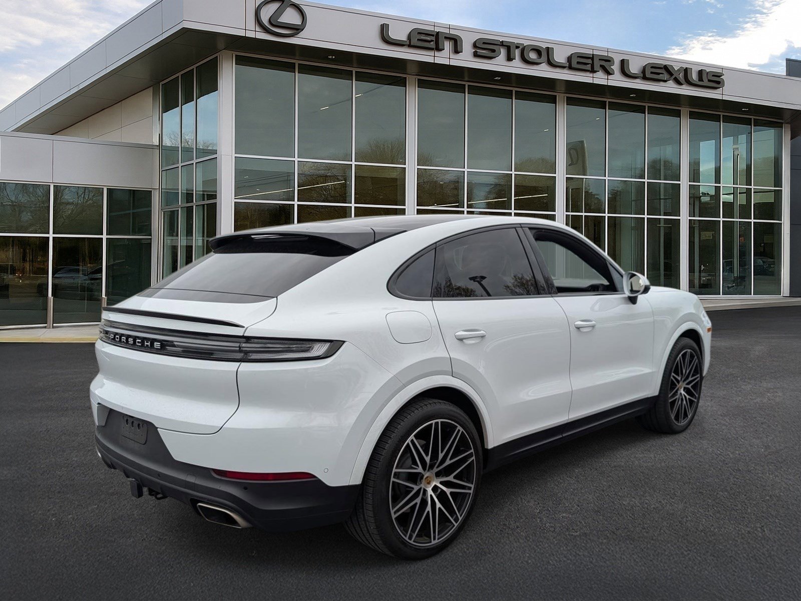 Used 2024 Porsche Cayenne Coupe AWD/4WD image 3