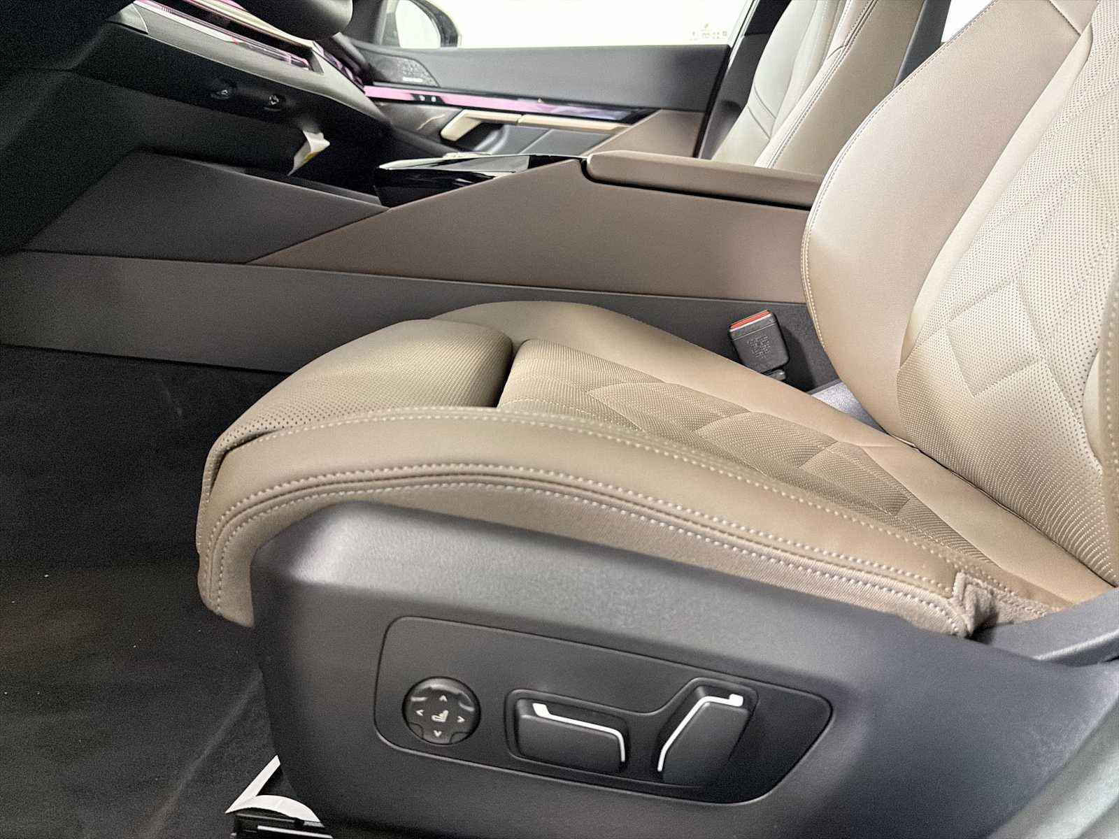 New 2026 BMW 530i xDrive w/ Premium Package image 12