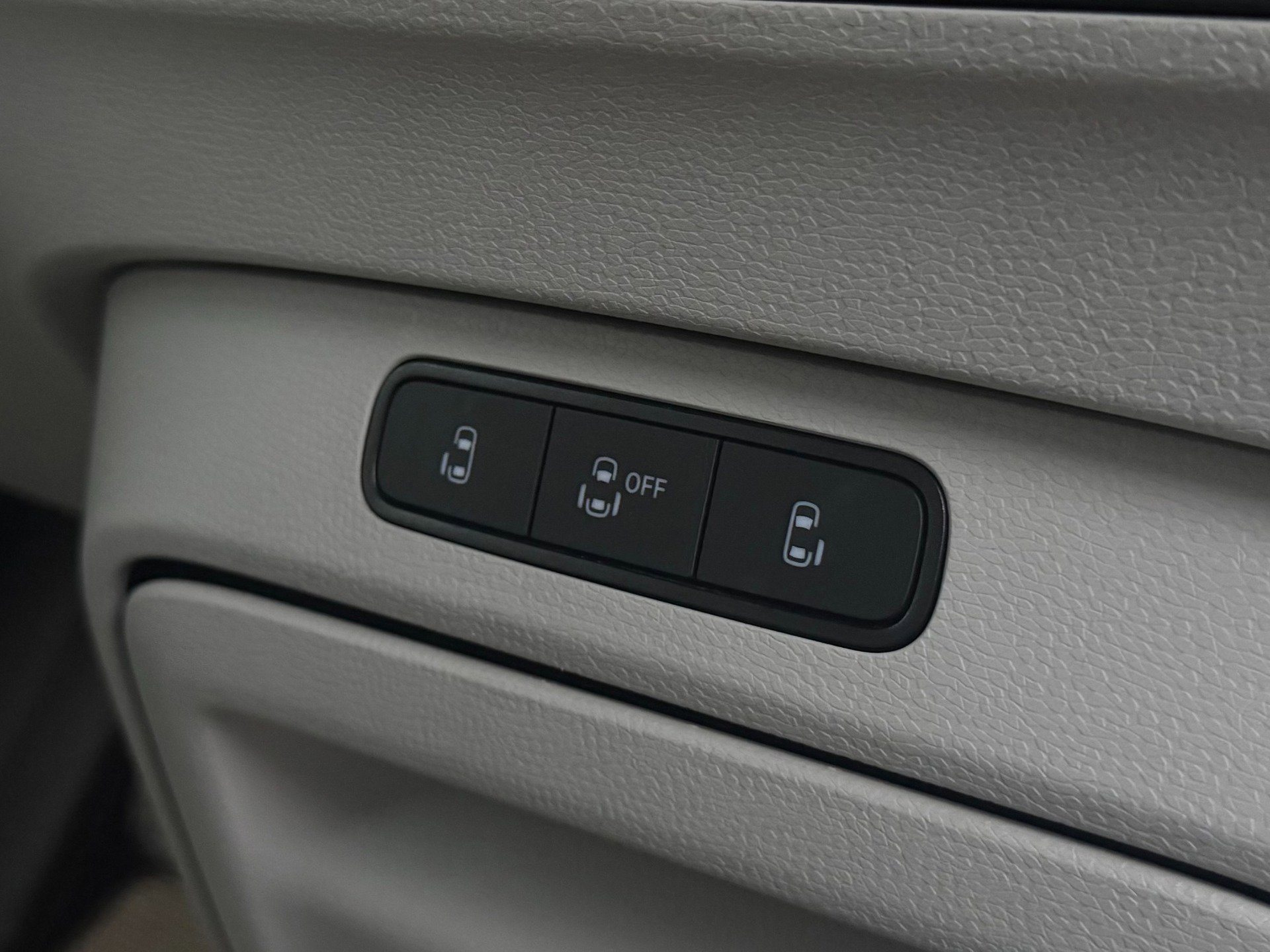 Used 2025 Volkswagen ID. Buzz Pro S Plus image 36