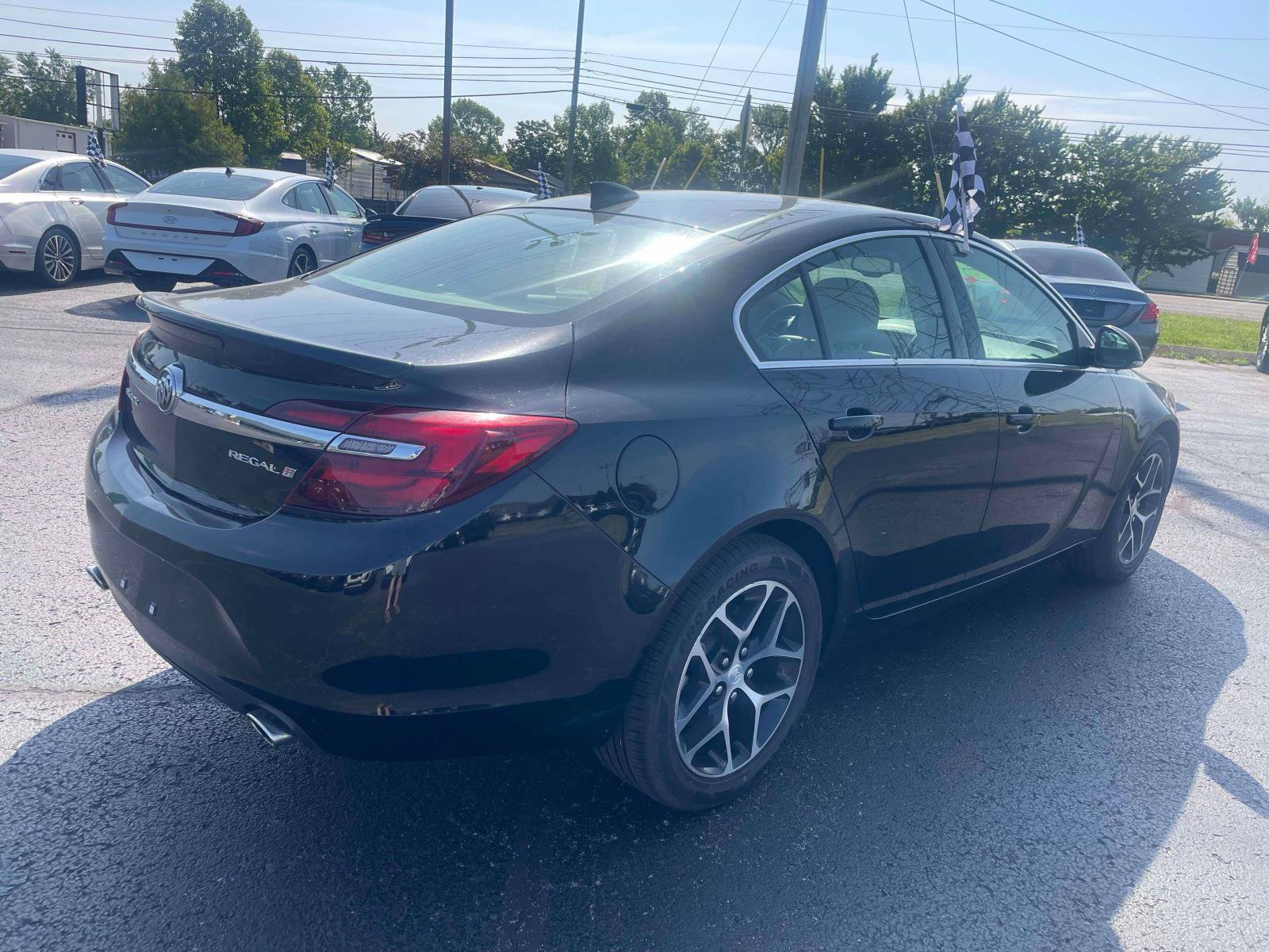 Used 2017 Buick Regal Sport Touring FWD image 4