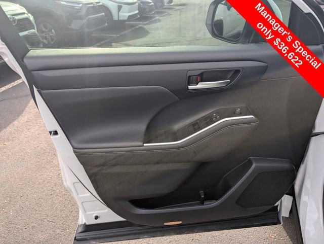 Used 2023 Toyota Highlander XLE image 16