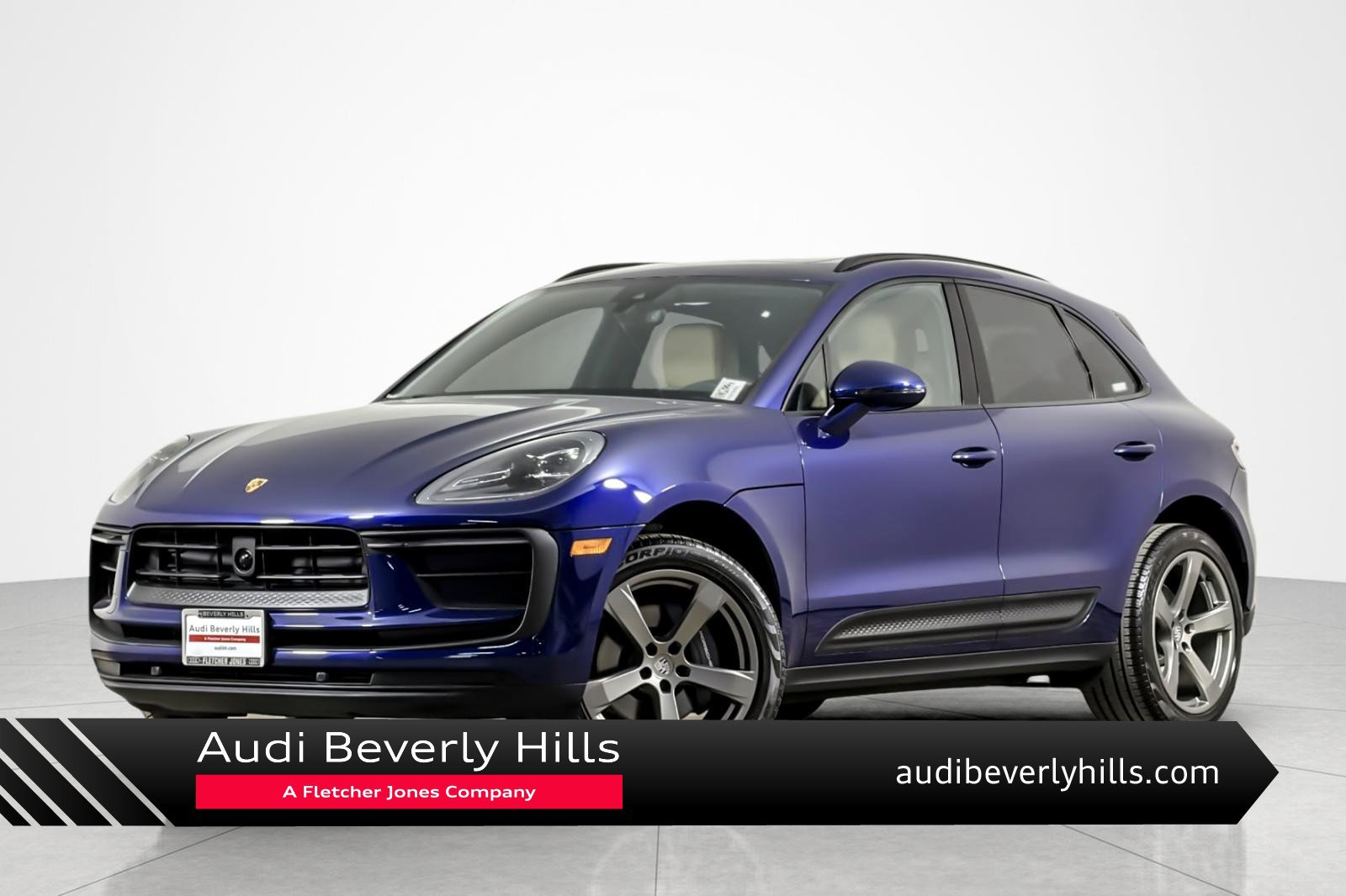 Used 2023 Porsche Macan AWD/4WD image 1