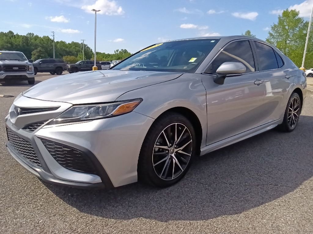 Used 2023 Toyota Camry SE FWD image 7