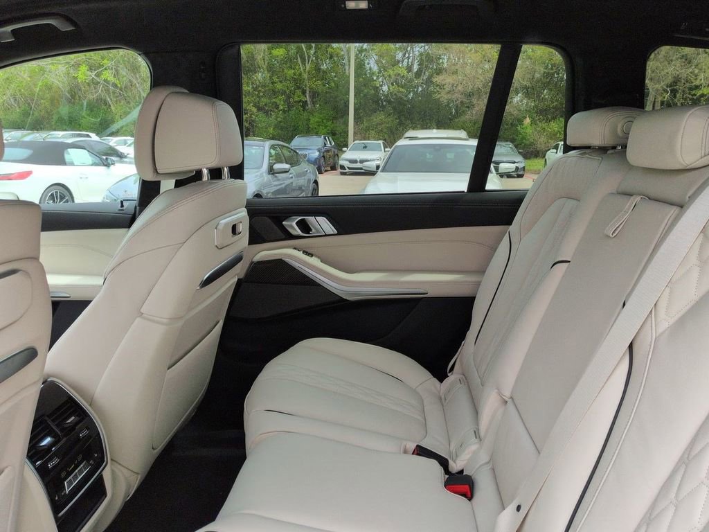 New 2026 BMW X7 M60i image 14