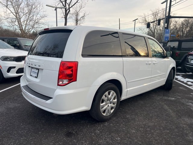 Used 2017 Dodge Grand Caravan SE image 2