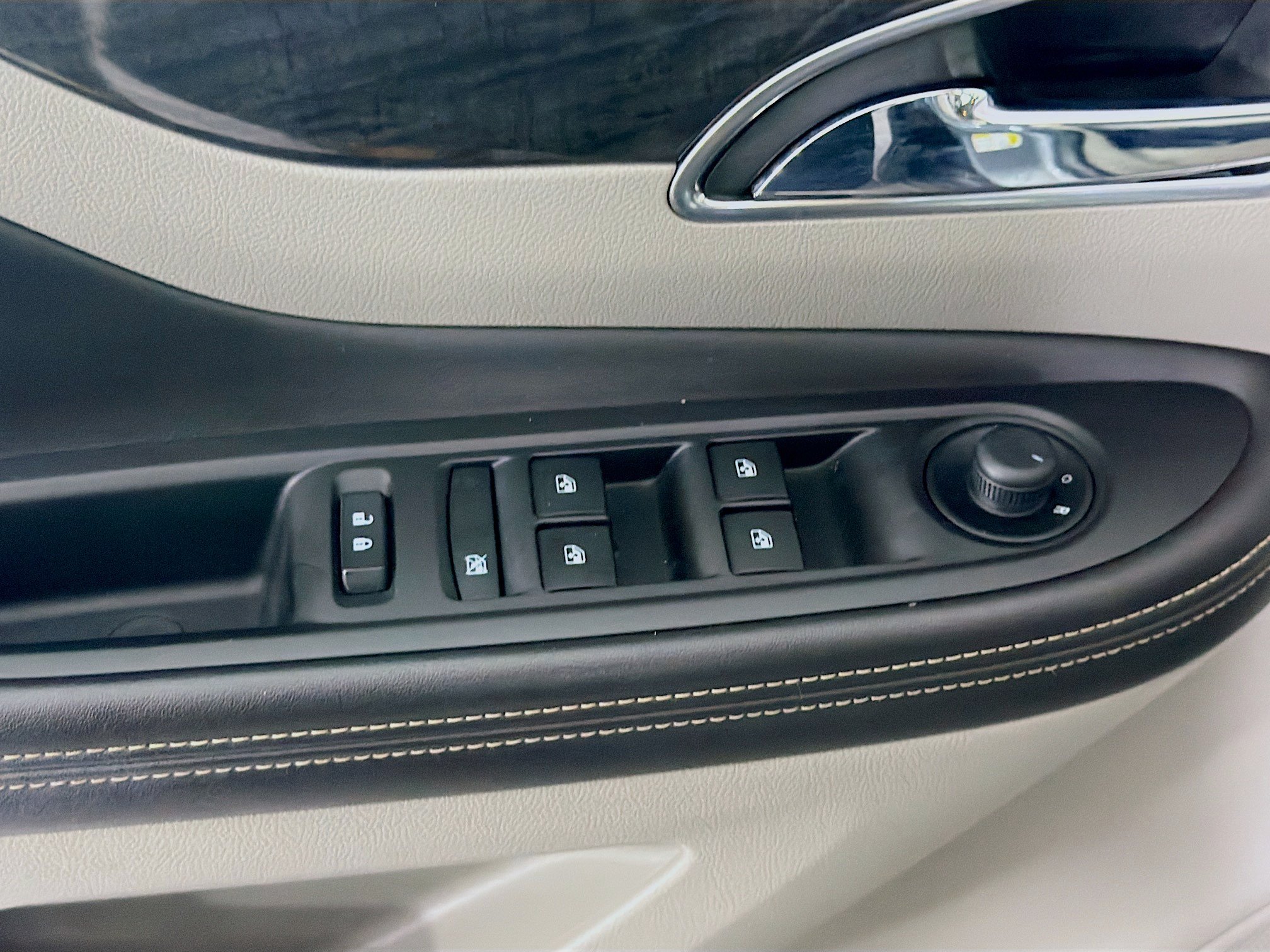 Used 2015 Buick Encore FWD image 15
