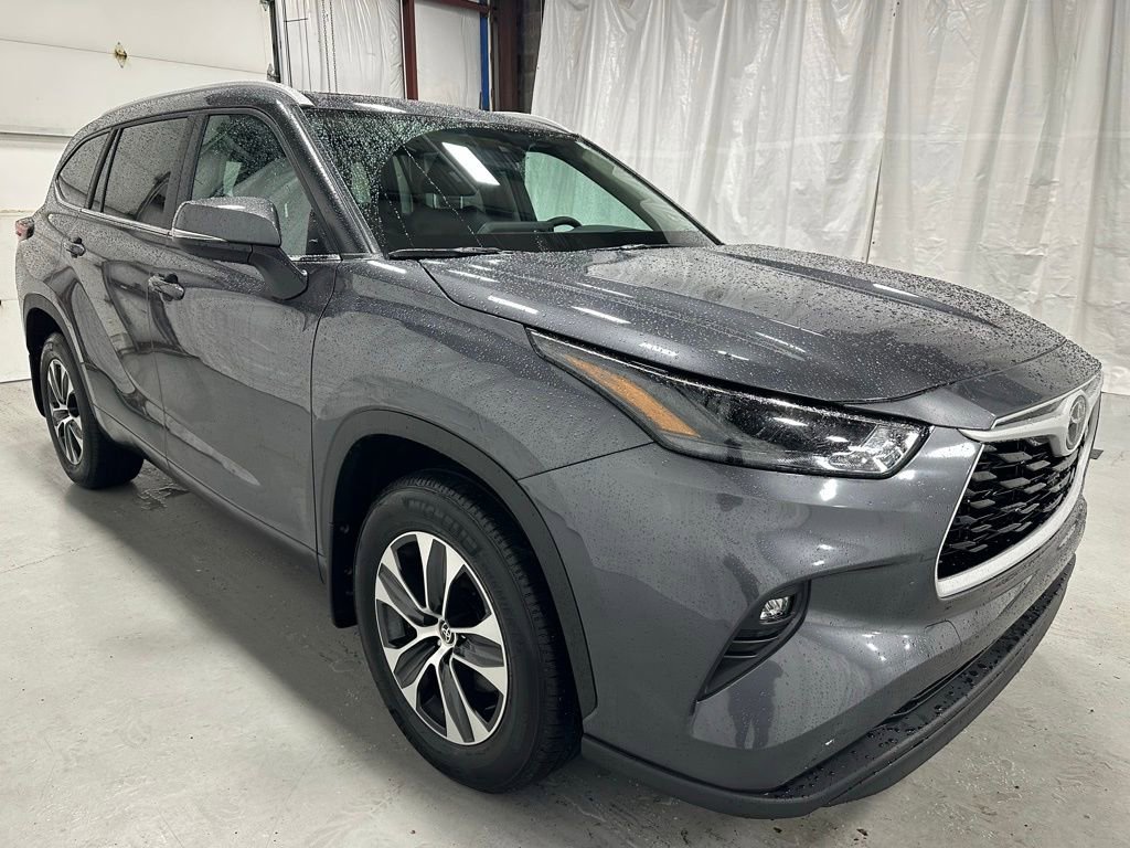 Used 2025 Toyota Highlander XLE