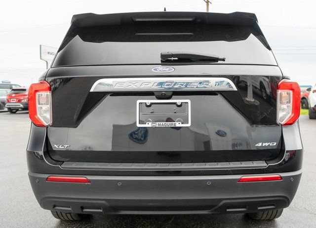 Used 2023 Ford Explorer XLT AWD/4WD image 7