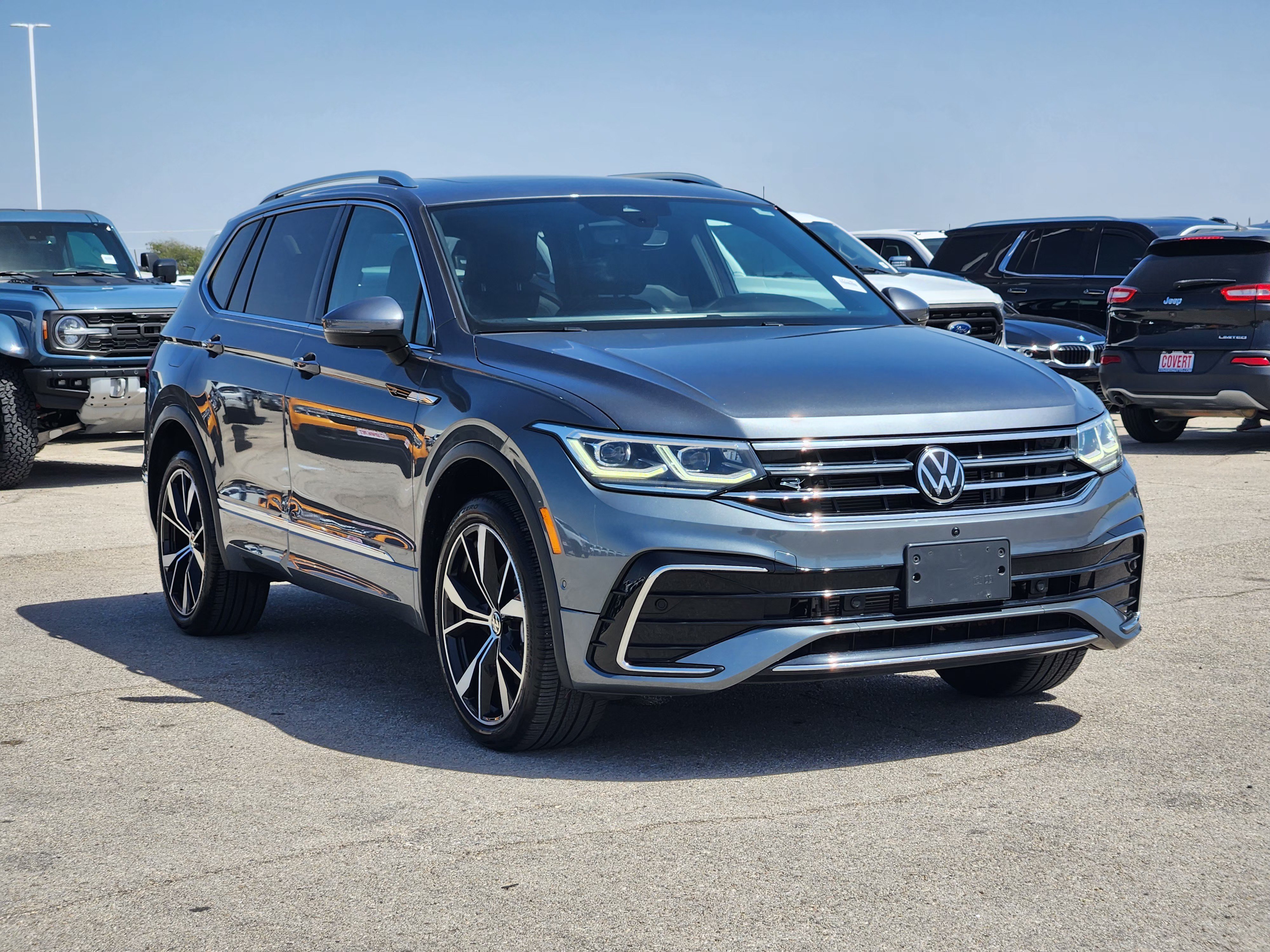Used 2023 Volkswagen Tiguan SEL R-Line AWD/4WD image 3