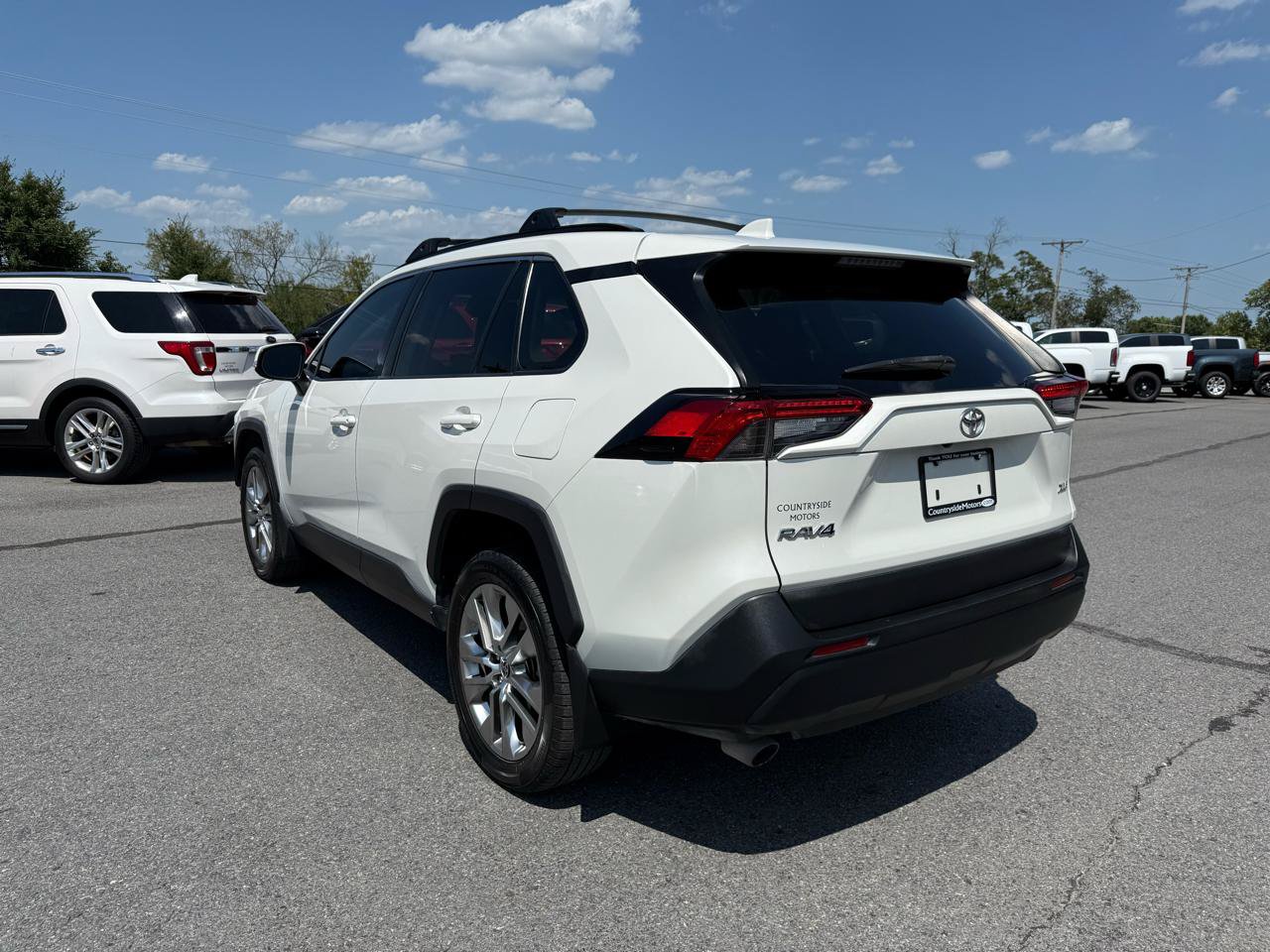 Used 2022 Toyota RAV4 XLE Premium FWD image 4