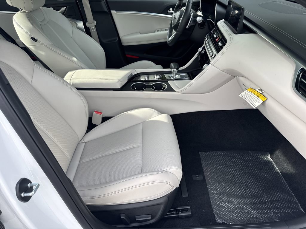 Used 2025 Genesis G70 2.5T RWD image 13