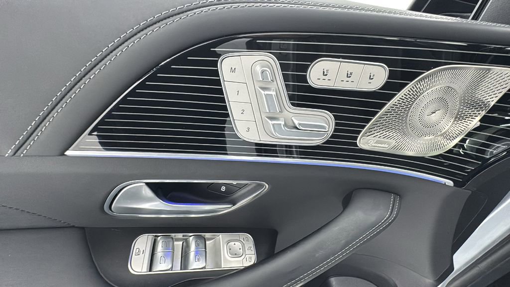 Used 2024 Mercedes-Benz GLS 580 4MATIC image 21